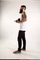 oscar-smg-m4a1-pose4