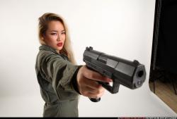 kaya-uniform-aiming-pistol