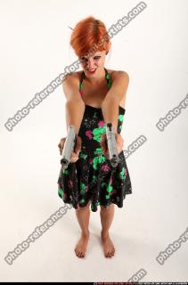 2017 01 AGATHA DUAL PISTOLS POSE2 00 A