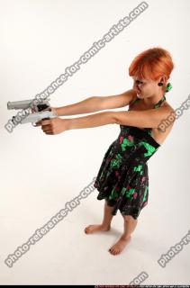 2017 01 AGATHA DUAL PISTOLS POSE2 01 A
