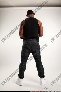 2017 01 RON TOMMYGUNS POSE2 04 C