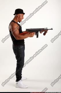2017 01 RON TOMMYGUNS POSE2 06 B