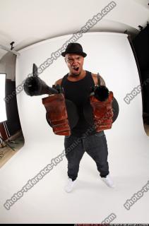 Ron-tommyguns-pose2