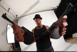 2017 01 RON TOMMYGUNS POSE2 13