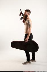 oscar-tommygun-case-pose