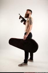 oscar-tommygun-case-pose