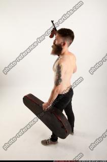 oscar-tommygun-case-pose