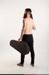 oscar-tommygun-case-pose