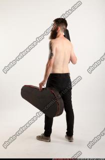 oscar-tommygun-case-pose