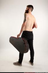 oscar-tommygun-case-pose