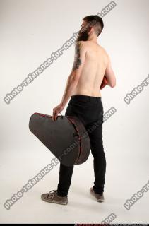 oscar-tommygun-case-pose