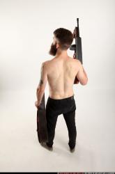 oscar-tommygun-case-pose