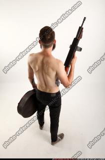oscar-tommygun-case-pose