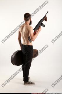 oscar-tommygun-case-pose