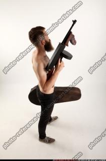 2017 01 OSCAR TOMMYGUN CASE POSE 05 A