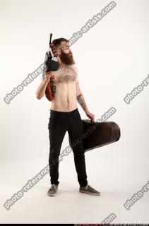 oscar-tommygun-case-pose