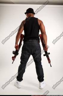 2017 02 RON TOMMYGUNS POSE3 04 C