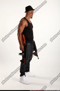 2017 02 RON TOMMYGUNS POSE3 06 B