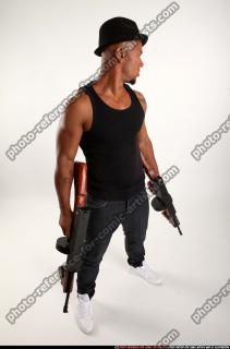 2017 02 RON TOMMYGUNS POSE3 09