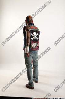 EDGAR-PISTOLS-POSE3-SHOOTOUT