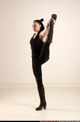 claudia-stretch-pose1-leg