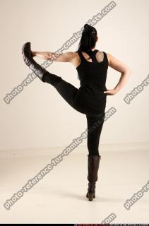 2017 03 CLAUDIA STRETCH POSE1 LEG 04