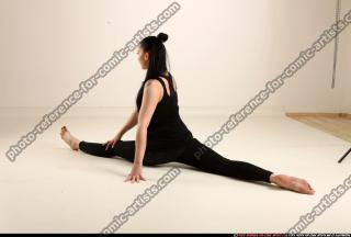 2017 04 CLAUDIA STRETCH POSE2 STRADDLE SPLIT 01