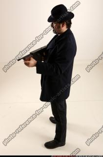 jerry-tommygun-pose1-aiming