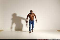 smax-eduardo-jump-pistols