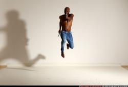 smax-eduardo-jump-pistols