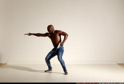 smax-eduardo-jump-pistols