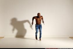 smax-eduardo-jump-pistols