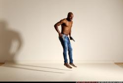 smax-eduardo-jump-pistols