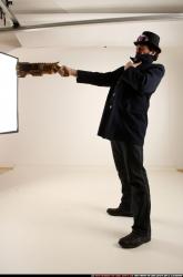 jerry-steampunk-blaster-rifle-aiming