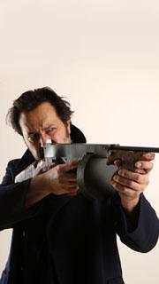 jerry-tommygun-pose3-amiming