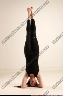 2017 06 CLAUDIA STRETCH POSE4 HEADSTAND 01