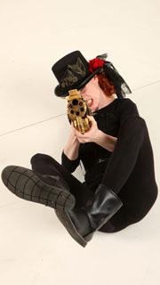 victoria-steampunk-blaster-rifle-aiming-pose4