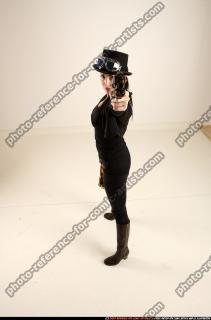 2017 07 CLAUDIA STEAMPUNK BLASTER RIFLE PISTOL AIMING 02 A