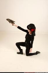 victoria-steampunk-kneeling-crossbow-pistols-aiming