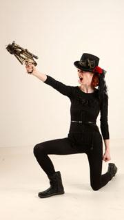 victoria-steampunk-kneeling-crossbow-pistols-aiming