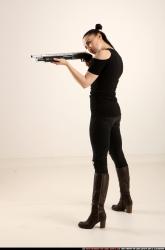 claudia-shotgun-aiming