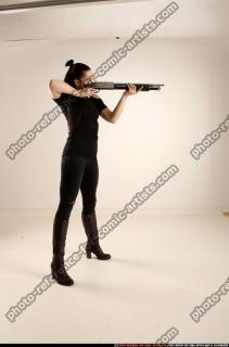 claudia-shotgun-aiming