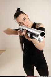 claudia-shotgun-aiming