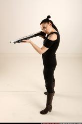 claudia-shotgun-aiming