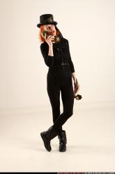 victoria-steampunk-phone-pose2