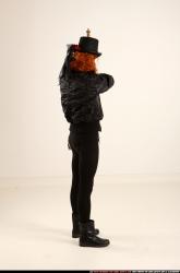 victoria-steampunk-bow-aiming