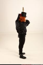 victoria-steampunk-bow-aiming