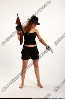 2017 09 AGNES TOMMYGUN PISTOL AIMING 07 B