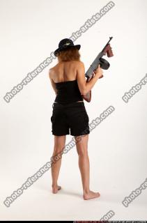 2017 09 AGNES TOMMYGUN PISTOL AIMING 04 B