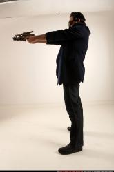 jerry-steampunk-crossbow-pistol-aiming